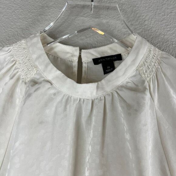 Ann Taylor White Leopard Cheetah Animal Print White Short Sleeve Blouse Size XS - Picture 5 of 7